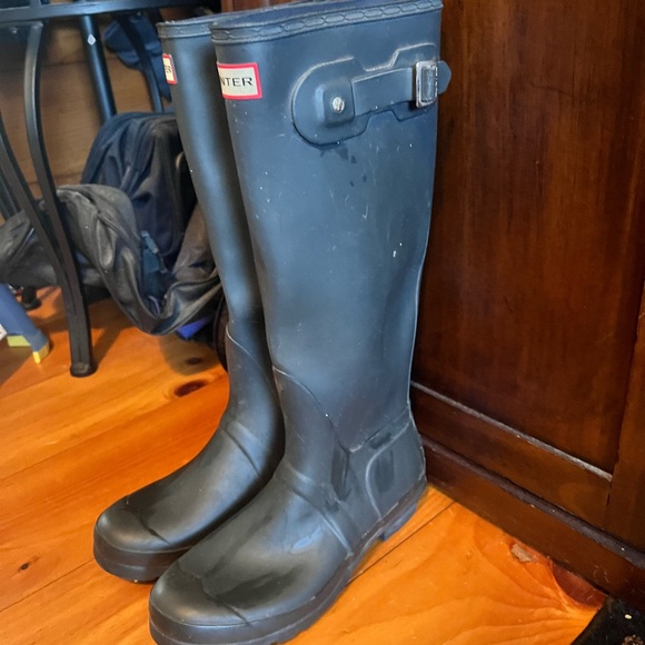 Women’s size 9 Hunter rain boots. Great condition. - Picture 3 of 4